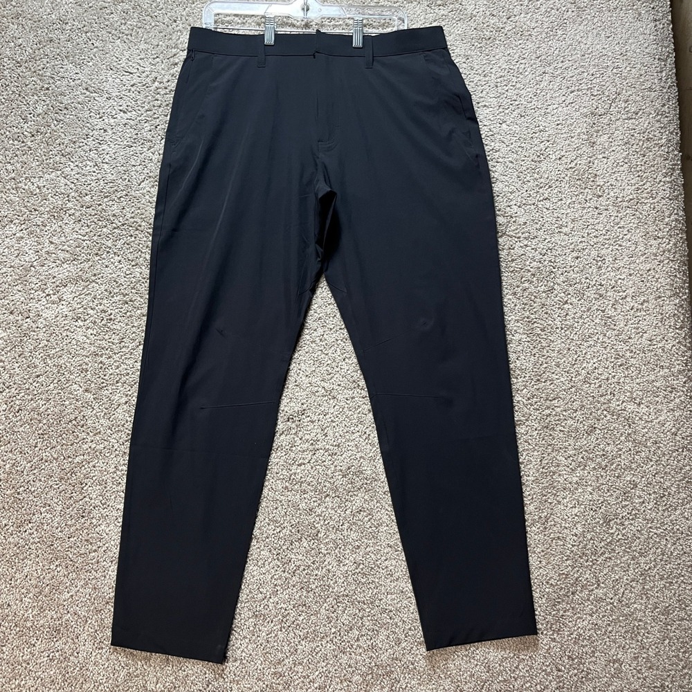 Fabletics Performance Pants Mens 33x32 Black Stretch Waistband Flat Front Golf